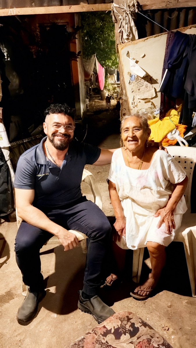 AngelDavid_VS's tweet photo. Ella no vota por partido.
Vota por quien la valora.
Al sentirse vista en sus penurias que vive con paz, nace en ella un acto sincero.
¿Será tan difícil de entender?
#PoderManifestado https://t.co/lvx0i4rap0