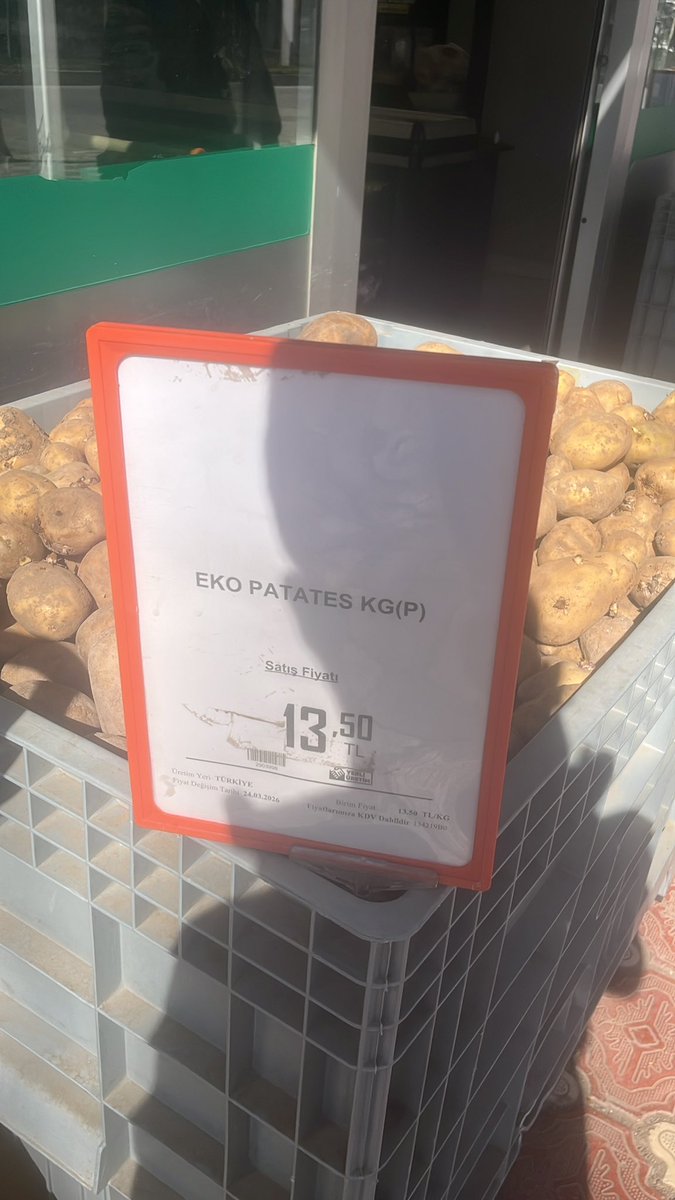 STBHOUSE2's tweet photo. @kalanoros @AyinKralicesi Yarım kilo patates 😅 https://t.co/D7RXSPWmth