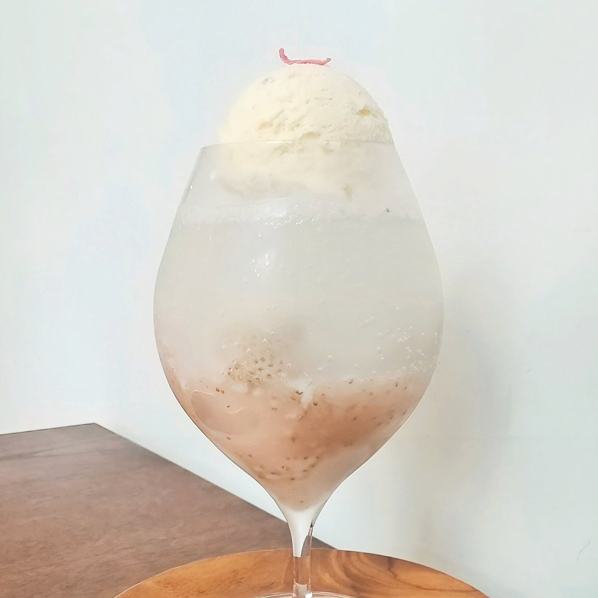 ✐ᝰ   2026.03.19
✎𓂃   JR中央線/西荻窪駅
⁡⁡✎﹏   MODeL T
✐☡     季節のチャイアフォガード
            /塩桜のアイス、求肥包み
✐☡     季節のクリームソーダ
            /三鷹産白苺と塩桜

 #おいしいものさんぽ