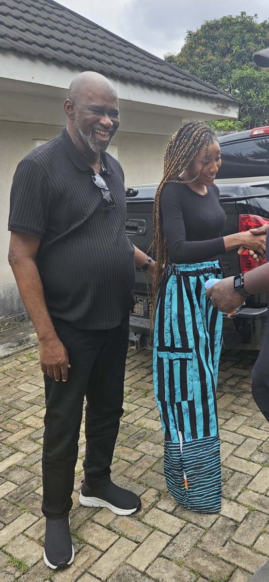 unparallel_j tweet media