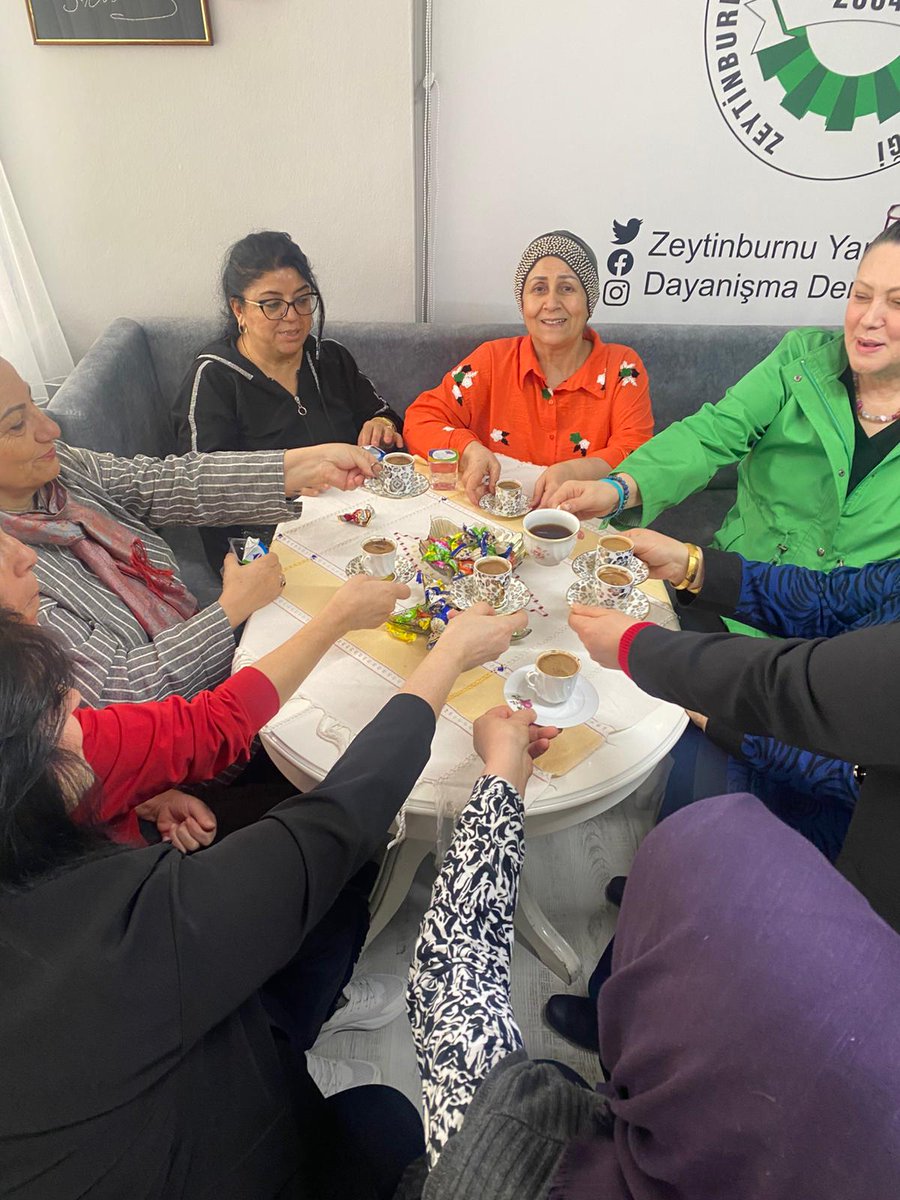 Zeytinburnu Yardımlaşma ve Dayanışma Derneği olarak, Başkanımız Nadiye Polat ve yönetim kurulu üyelerimizle birlikte Dernek Merkezimizde kahvaltıda buluştuk.
Yeni üyelerimizin onuruna düzenlenen bu anlamlı programda, birlik ve dayanışmamızı pekiştirdik. 🤝✨