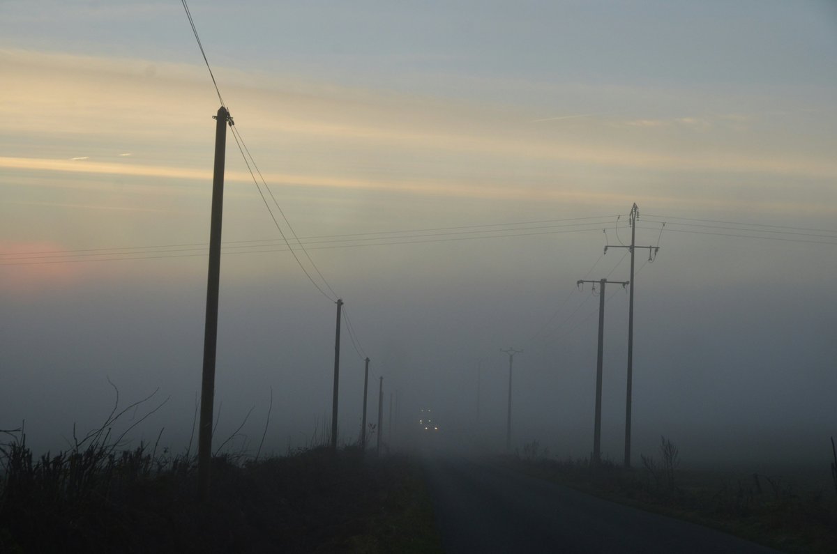 LitroMagazine's tweet image. In Pylons, dead infrastructure no longer carries power  only ritual. Nathan Breakenridge’s story is bleak, controlled, and hard to shake. 
litromagazine.com/flashfriday/py…
#LitroStories #FlashFriday