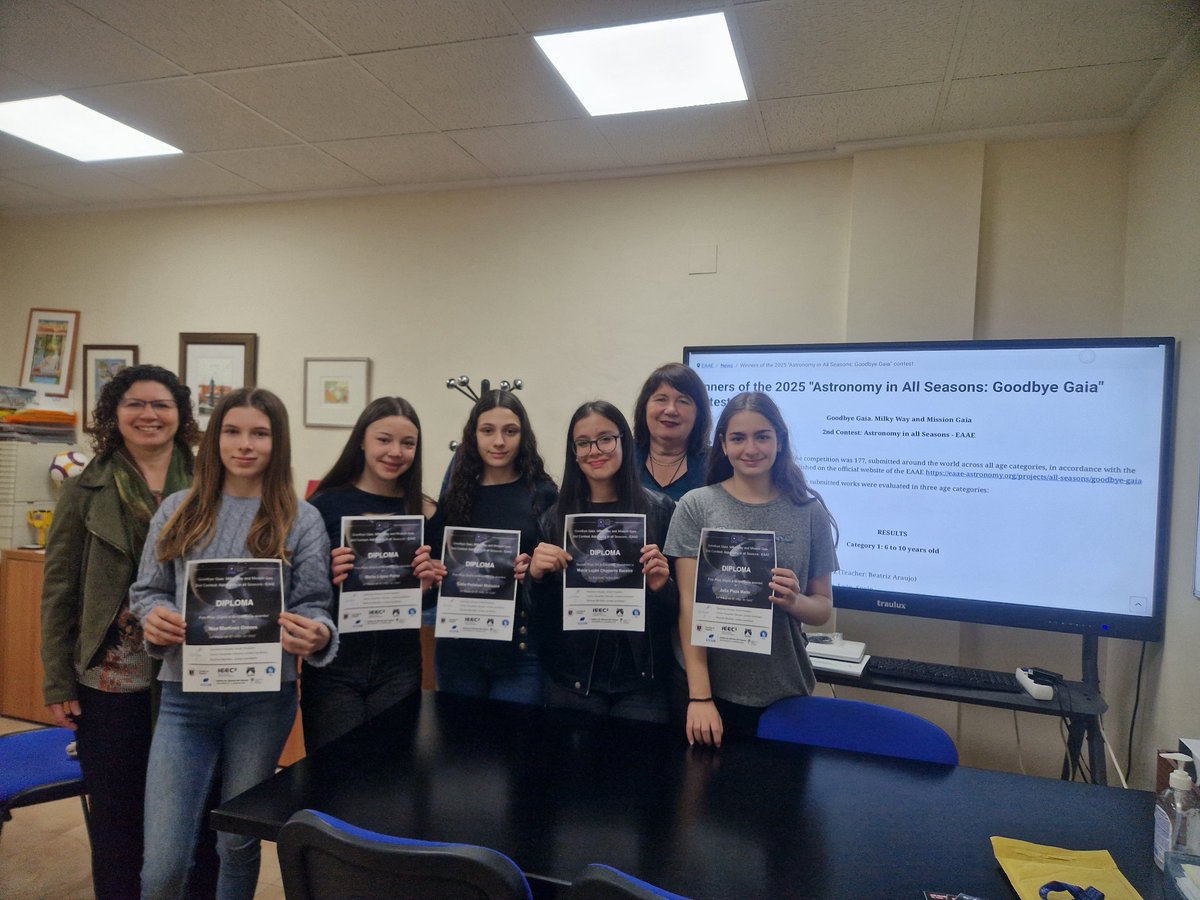 SanjeMARES's tweet photo. 🎉🏆 ¡Enhorabuena a nuestras alumnas!🥇 Primer Premio (Digital &amp; Multimedia) en “Astronomy in All Seasons: Goodbye Gaia 2025” por su proyecto “El viaje de Gaia”. 🌌🚀
👏 Felicidades a Noa, Marta, Julia, Marta, Paula, Celia y Lola, y a su profesora @campoy_encarnai https://t.co/li9XJ8v80R