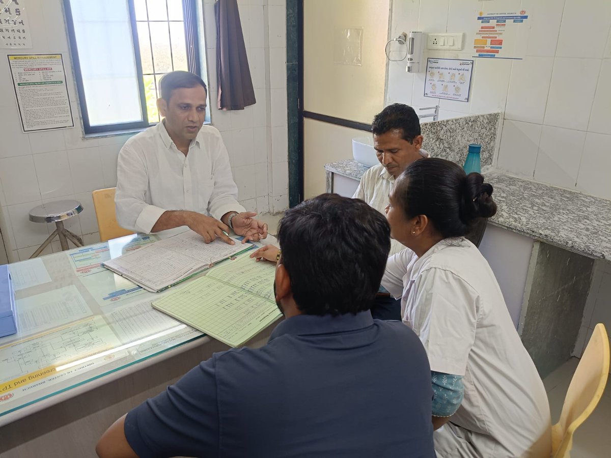 thonetrang77417's tweet photo. 🏥🇮🇳
#NETRANGBLOCK
" આજરોજ #નેત્રંગતાલુકામાં #જિલ્લામાંથી આવેલ #DIECO દ્વારા અને #તાલુકાનામેલસુપરવાઇઝર સાથે રહીને કે #પ્રાઆકેખરેઠા અને ના #સબસેન્ટરોની મુલાકાત લીધેલ હતી જેમાં જે તે સેન્ટરના #આરોગ્યકર્મચારીના #રજીસ્ટર-#રેકોર્ડ-#રિપોર્ટ ની ચકાસણી તેમજ #HPV વિશે અને #સોશિયલ.... https://t.co/pZ0TNZWjwQ