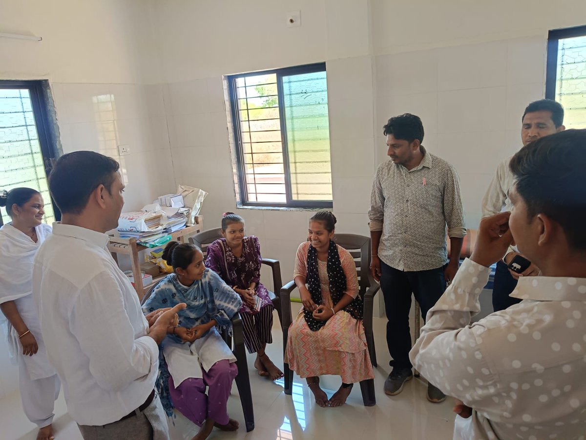 thonetrang77417's tweet photo. 🏥🇮🇳
#NETRANGBLOCK
" આજરોજ #નેત્રંગતાલુકામાં #જિલ્લામાંથી આવેલ #DIECO દ્વારા અને #તાલુકાનામેલસુપરવાઇઝર સાથે રહીને કે #પ્રાઆકેખરેઠા અને ના #સબસેન્ટરોની મુલાકાત લીધેલ હતી જેમાં જે તે સેન્ટરના #આરોગ્યકર્મચારીના #રજીસ્ટર-#રેકોર્ડ-#રિપોર્ટ ની ચકાસણી તેમજ #HPV વિશે અને #સોશિયલ.... https://t.co/pZ0TNZWjwQ