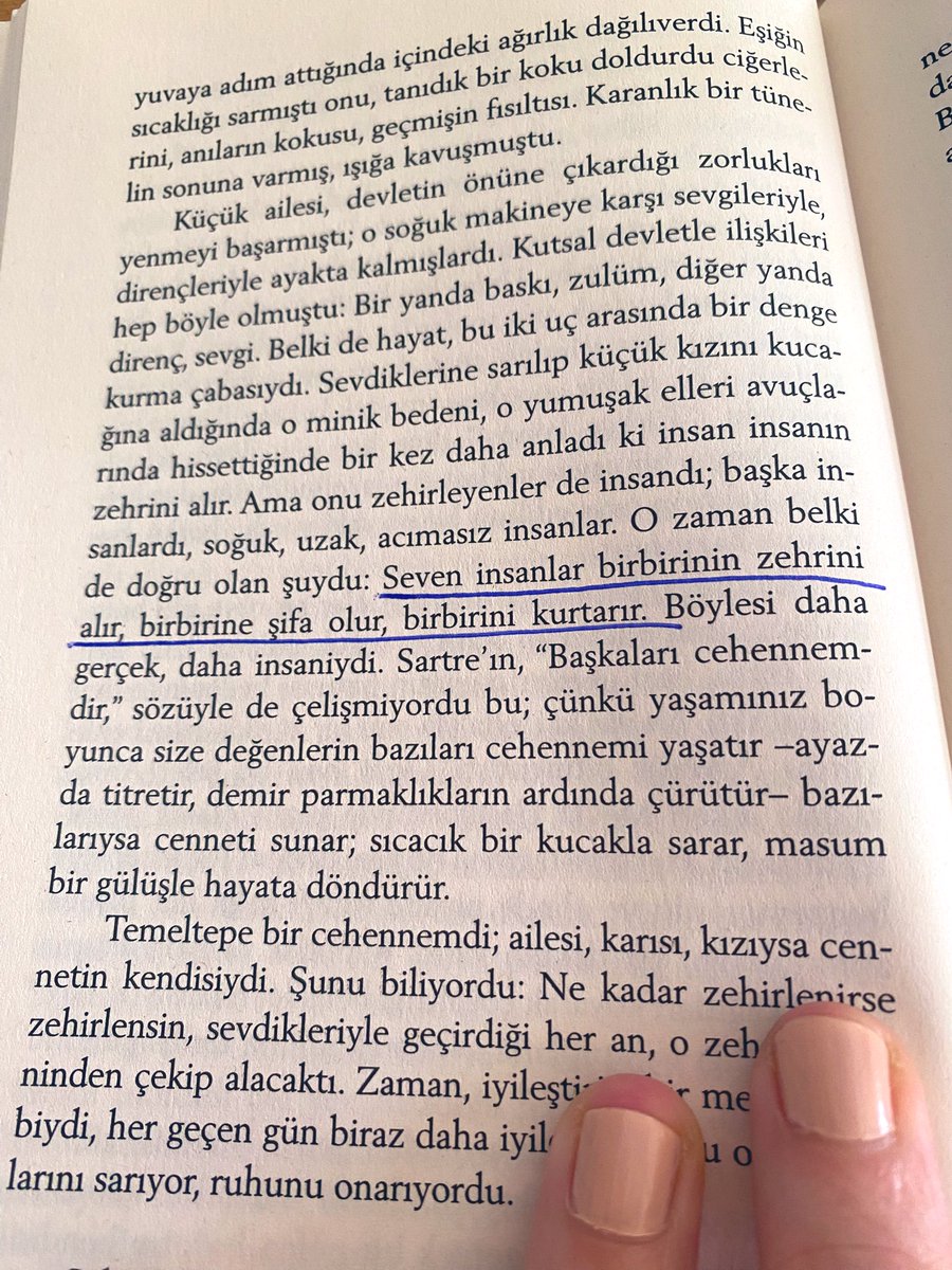 handEdebiyat's tweet photo. …Ama onu zehirleyenler de insandı; başka insanlardı, soğuk, uzak, acımasız insanlar… https://t.co/LsJO8STkyc