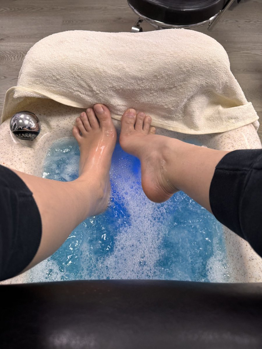 It’s bare feet season 👣