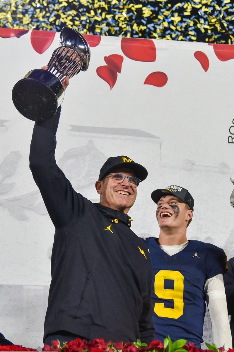muck_photo's tweet photo. The last time #1 Michigan played #4 Alabama 🏈🌹🏆 https://t.co/yIIxnRd6RF