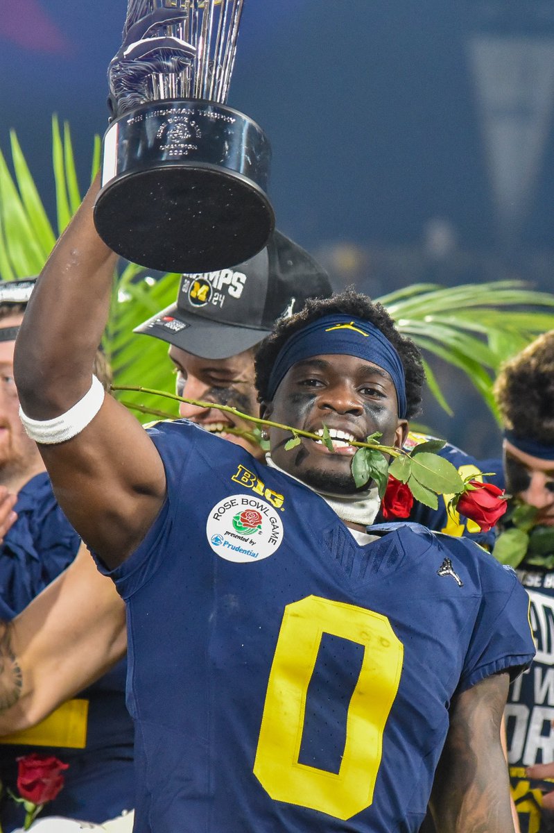 muck_photo's tweet photo. The last time #1 Michigan played #4 Alabama 🏈🌹🏆 https://t.co/yIIxnRd6RF