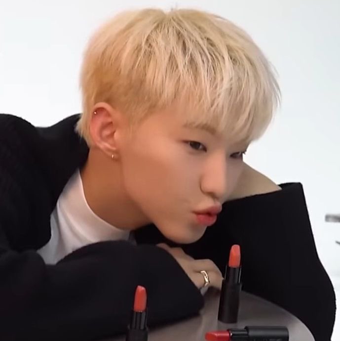 뉴april tweet media