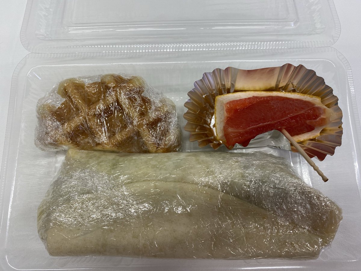 miechannel's tweet photo. 美味しいロケ弁のお仕事してきました😄
朝はトルティーヤ、昼は白身魚のグリルマリナーラソース、夜はすき焼き。
どれもめっちゃ美味しくて、完全に食べ過ぎ😅
アドリブ色々やったら、監督さんに
「劇団川島」と��われたよ🤣🤣🤣
明日も行ってきまーす❗️ https://t.co/4Sub6ex8X8