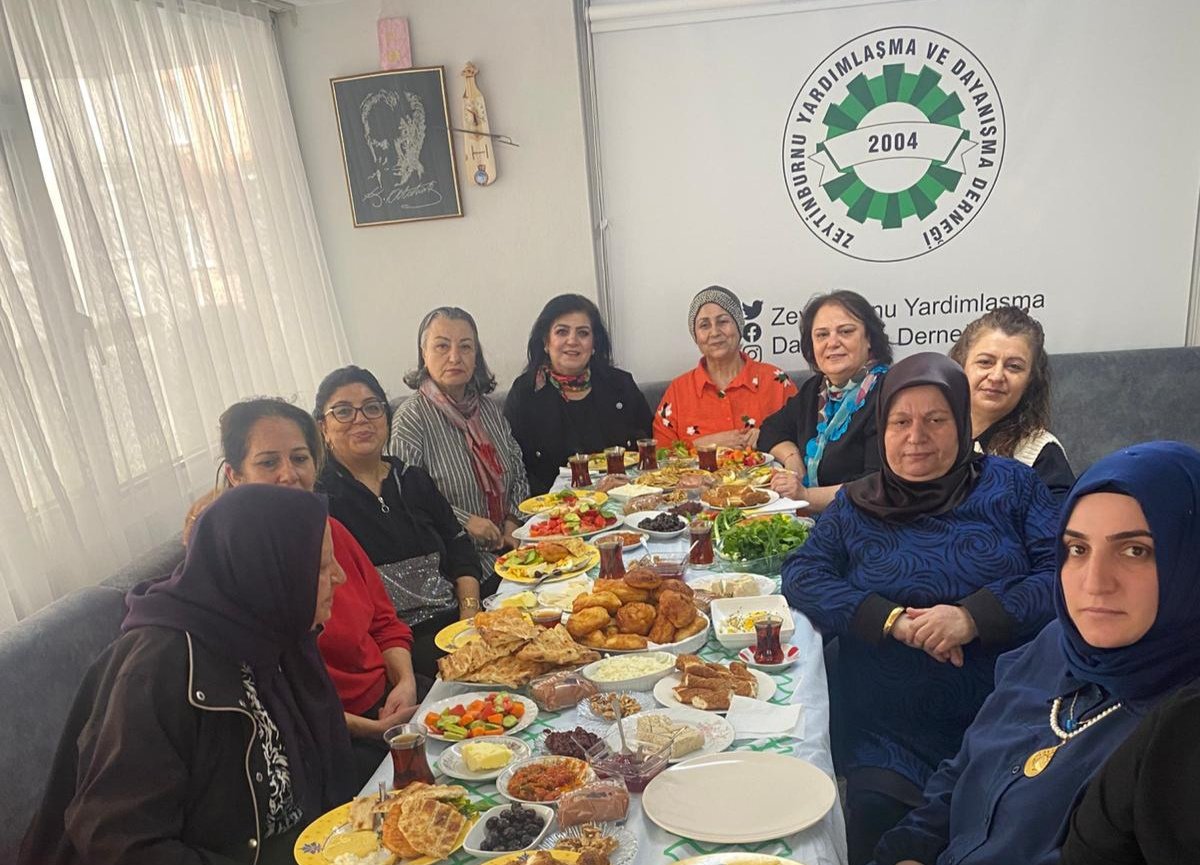 Zeytinburnu Yardımlaşma ve Dayanışma Derneği olarak, Başkanımız Nadiye Polat ve yönetim kurulu üyelerimizle birlikte Dernek Merkezimizde kahvaltıda buluştuk.
Yeni üyelerimizin onuruna düzenlenen bu anlamlı programda, birlik ve dayanışmamızı pekiştirdik. 🤝✨