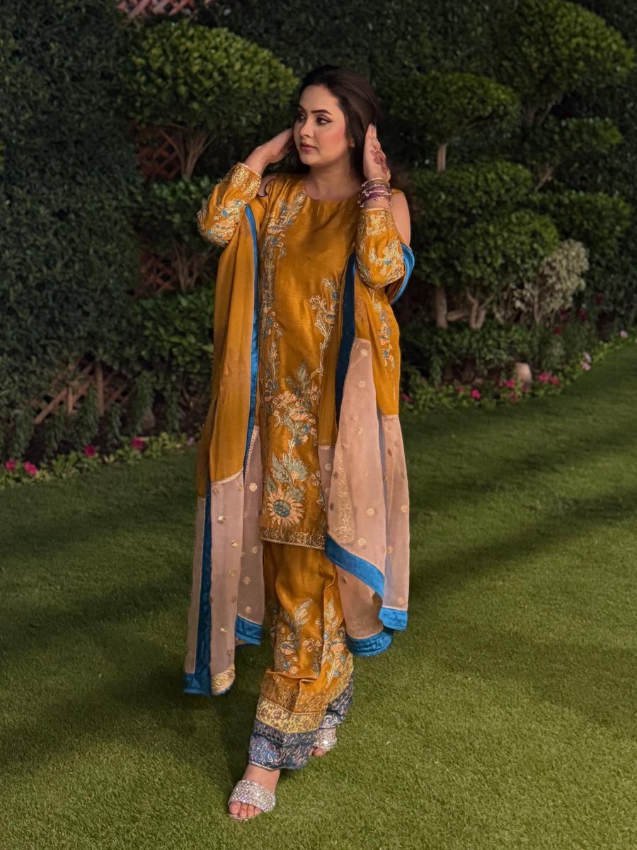 MediaSpringPk's tweet image. A presence that lingers beyond the frame ✨
 #PakeezaZahid brings depth to festive dressing.

#EID #FlashbackFriday
