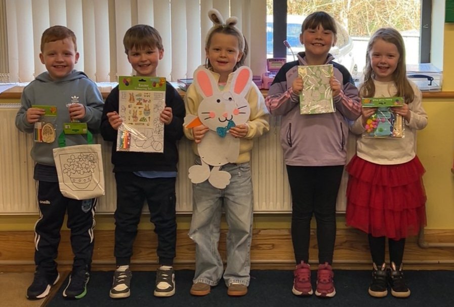 behyschool's tweet photo. Some pass the parcel fun 🥰 https://t.co/x3921A9q6Q