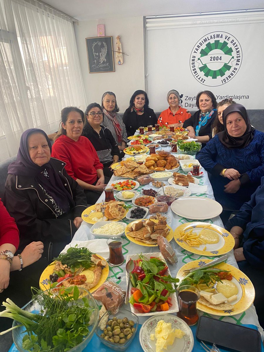 Zeytinburnu Yardımlaşma ve Dayanışma Derneği olarak, Başkanımız Nadiye Polat ve yönetim kurulu üyelerimizle birlikte Dernek Merkezimizde kahvaltıda buluştuk.
Yeni üyelerimizin onuruna düzenlenen bu anlamlı programda, birlik ve dayanışmamızı pekiştirdik. 🤝✨