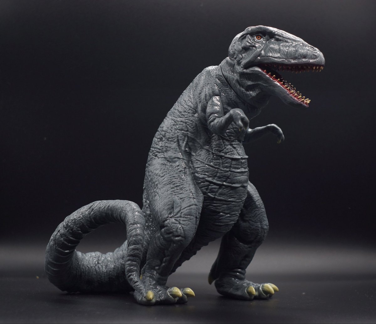 seismictoys's tweet image. Our upcoming release of the Last Dinosaur is available for #preorder today. You can order one now on our website. 
.
.
seismictoys.com/product-page/t…
.
.
#dinosaurtoys #seismictoys