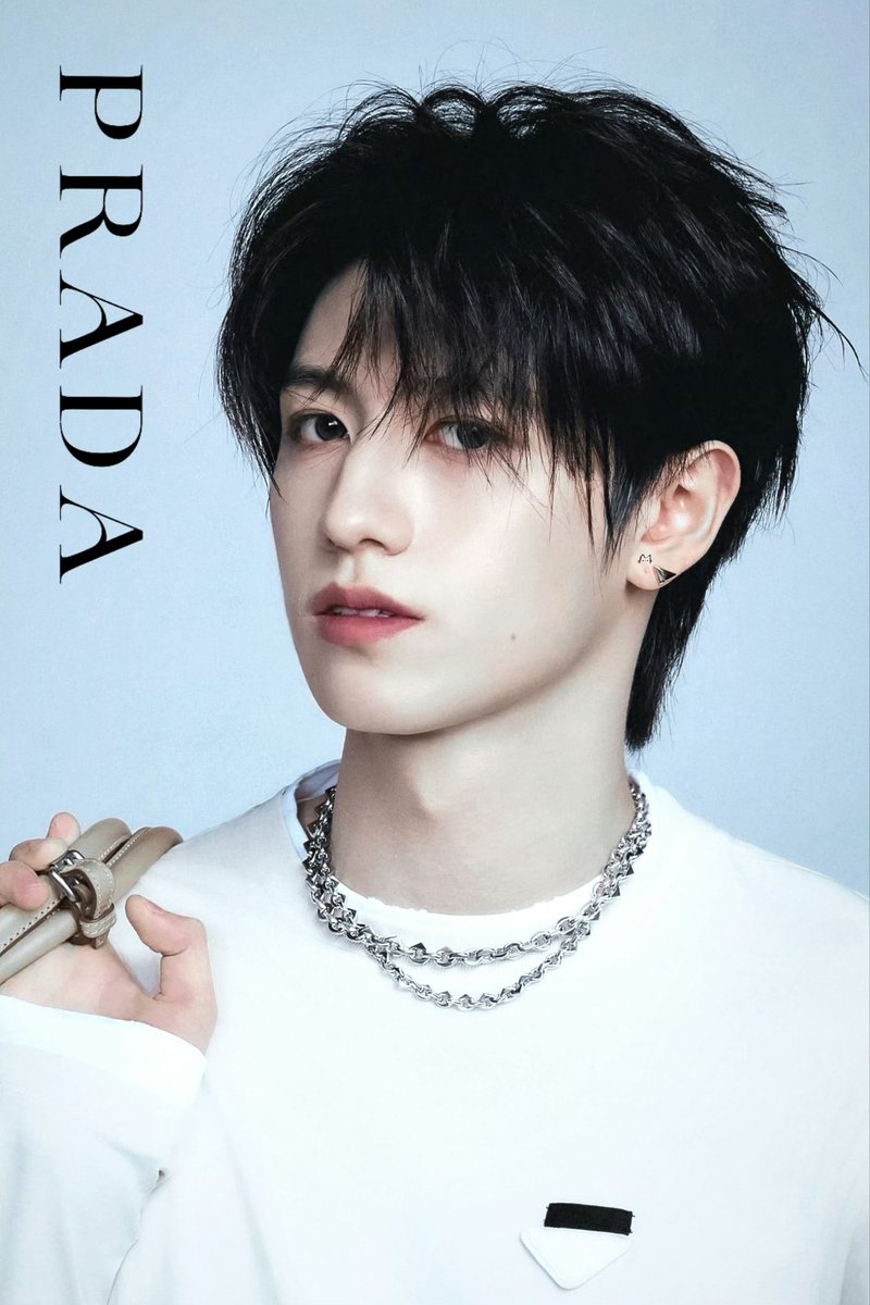 allthebestla's tweet image. Thank you for inviting Zhu Zhixin朱志鑫. He is a must for Prada SS26 as the face of PRADA. His EMV data during #MilanFashionweek   ranked second in Chin. His viral video on Chinese TikTok got more than a million likes and drew significant attention to this season's collection