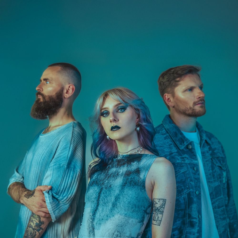 gekirock's tweet photo. ヘヴィ・ロックのニュー・ヒロイン Maria Lessing率いる3人組 FUTURE PALACE、最新シングル「Supernova」リリース&MV公開!
https://t.co/QotoQWRufZ
#Futurepalace
#フューチャー・パレス https://t.co/3qdPVl3i5i