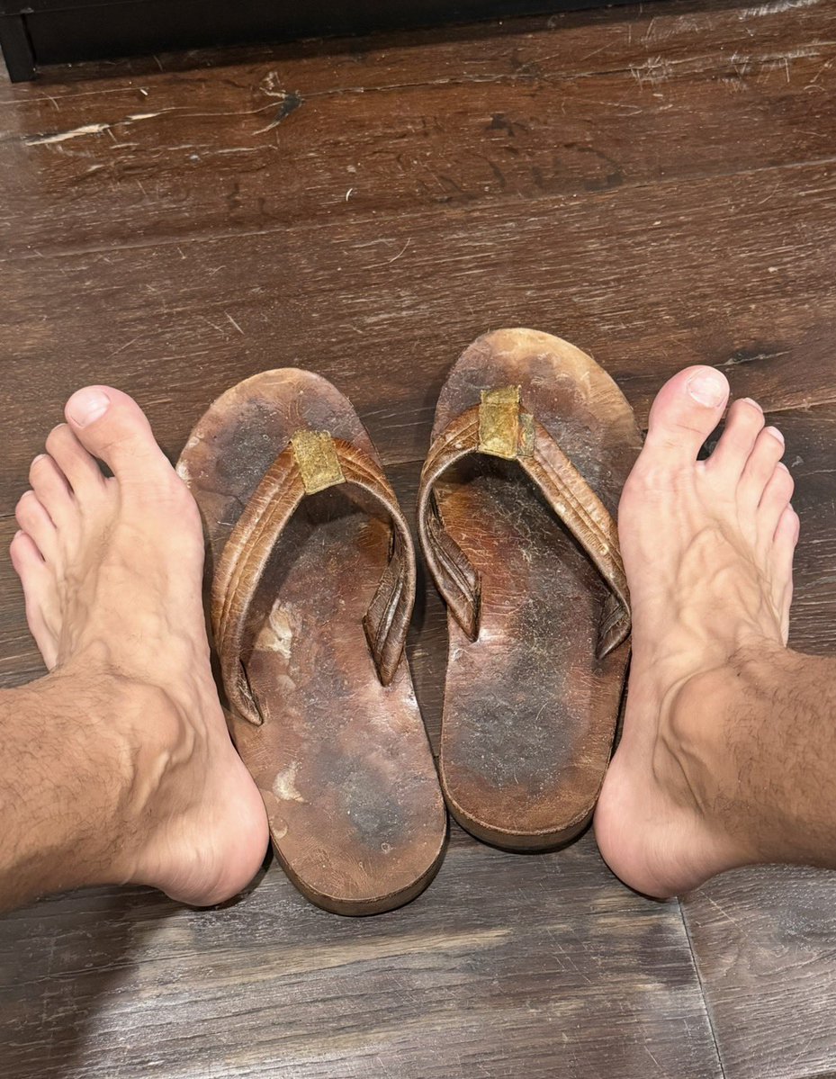 Airline Feet tweet media