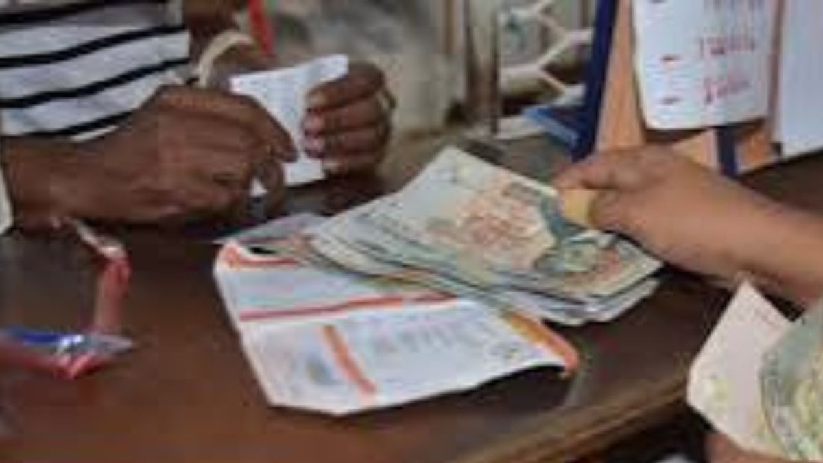 defimediainfo's tweet image. Pension de vieillesse : les anciennes cartes restent valides en attendant leur renouvellement en mai dlvr.it/TRkW9C #PensionDeVieillesse #Retraite #SécuritéSociale #CarteDePension #Renouvellement