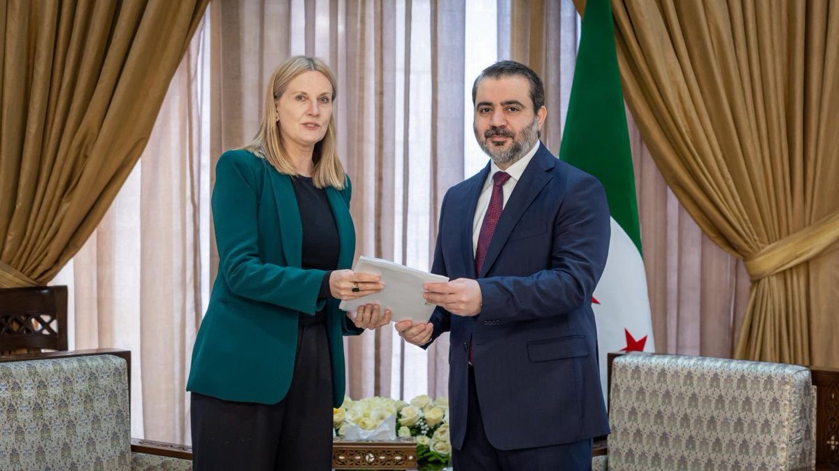 QUSAY_NOOR_'s tweet image. Minister of Foreign Affairs and Expatriates, Mr. Asaad Hassan Al-Shaibani, received in the capital #Damascus the #Ambassador of the #Kingdom of #Norway to the #Syrian #Arab Republic, Hilde Haraldstad.

During the meeting, the two sides discussed ways to strengthen bilateral