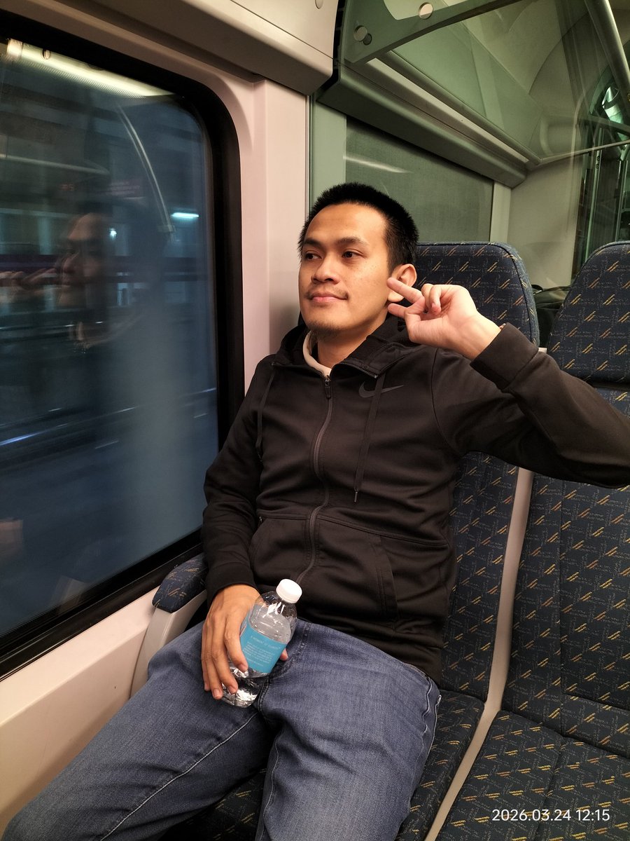 nabieller's tweet image. 24.03.2026
KUL

kami jalan masa raya ke-4. boleh pulak satu flight and duduk same row with cousin daus 😆

yays! daus orderkan my fav food airasia: mac and cheese sama prawn &amp;amp; chicken wonton noodles. THE BEST!!!! 😍