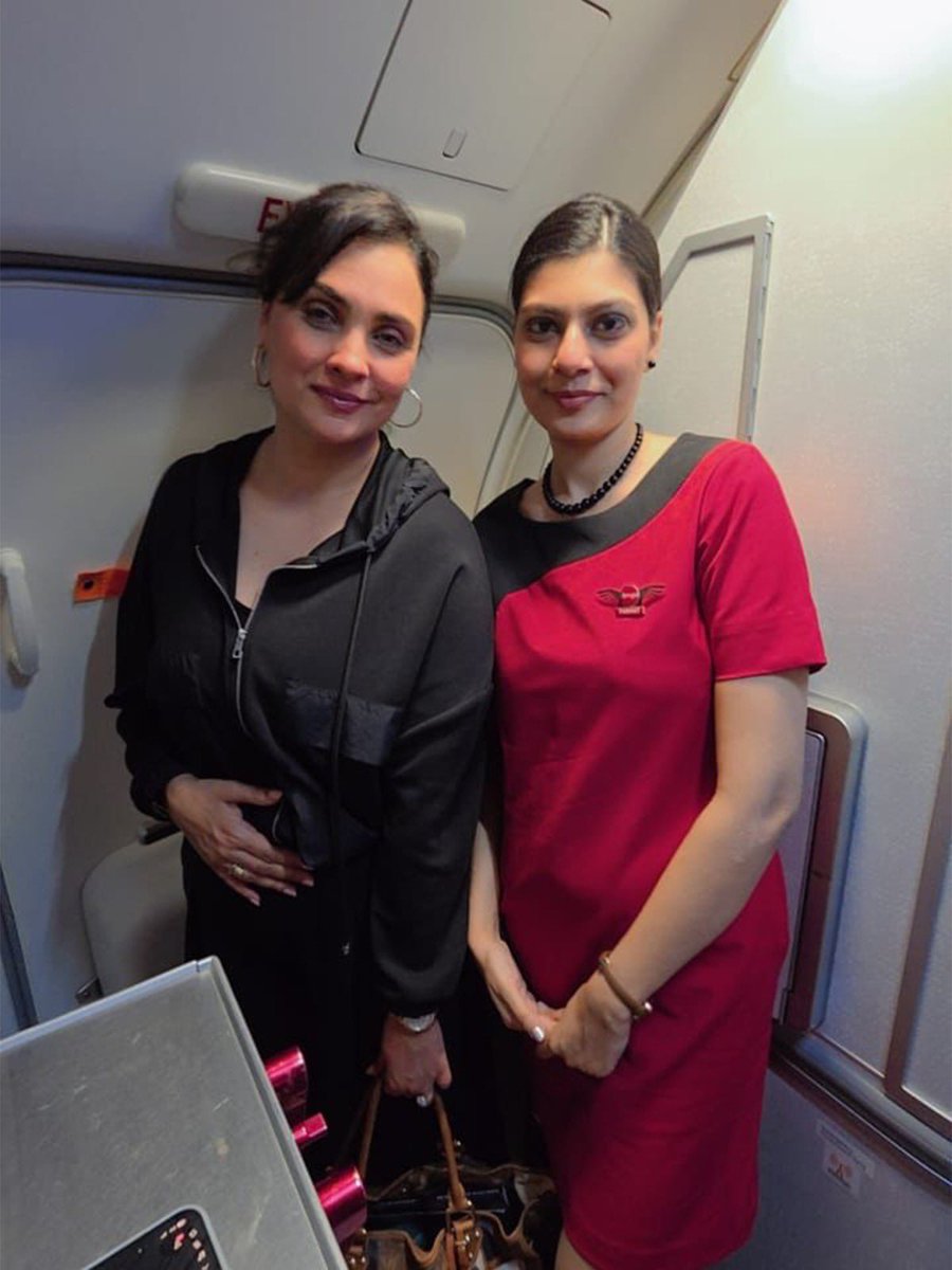 flyspicejet's tweet image. A little star-studded moment at 30,000 feet. Thanks for choosing SpiceJet.

#flyspicejet #spicejet #aviation #Celebrity #addspicetoyourtravel 

(1/2)