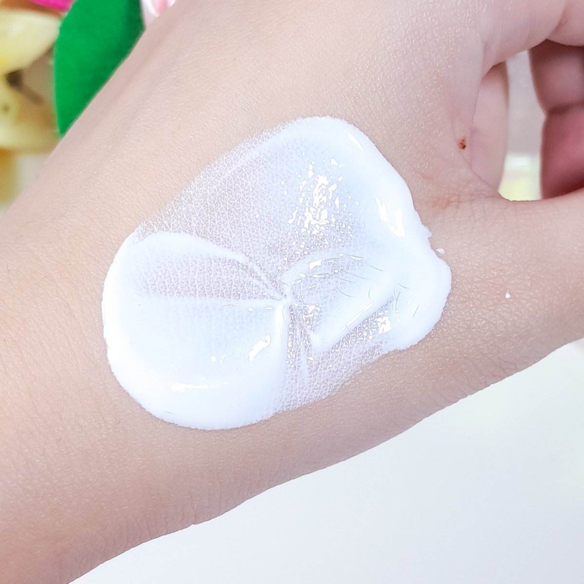orchideacee's tweet photo. In this economy 25rb udah bisa dapat sunscreen 60ml guyss...ASFA Cover You Sunscreen, udah SPF 45++++ dan punya kandungan niacinamide jugaa jadi bisa sekaligus mencerahkan
Teksturnya ringan meleleh dikulit, aku notice dia ada toneup sedikit jadi bikin muka ga kusam
#ASFA https://t.co/Ar29zcKDkw