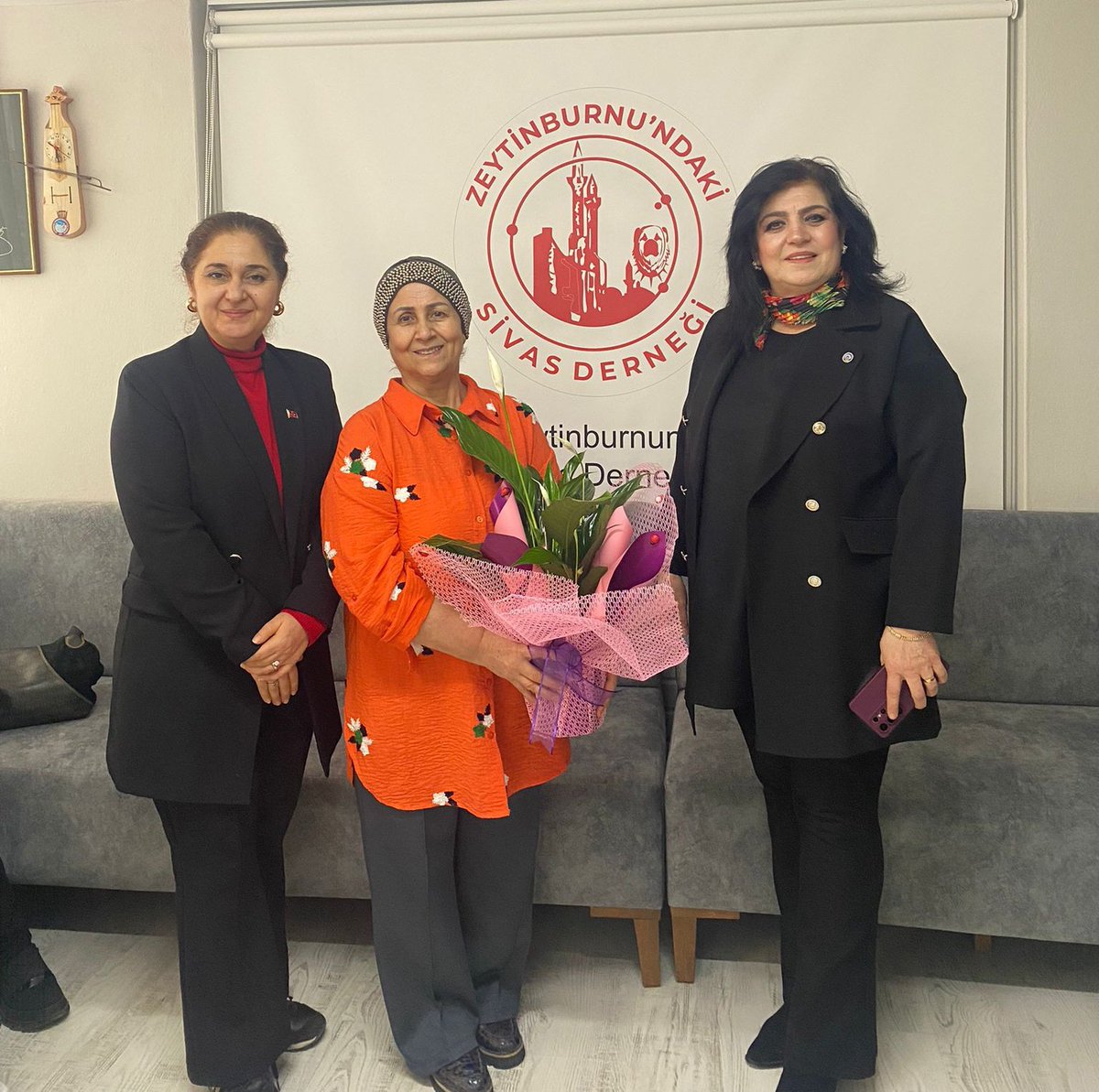 Zeytinburnu Yardımlaşma ve Dayanışma Derneği olarak, Başkanımız Nadiye Polat ve yönetim kurulu üyelerimizle birlikte Dernek Merkezimizde kahvaltıda buluştuk.
Yeni üyelerimizin onuruna düzenlenen bu anlamlı programda, birlik ve dayanışmamızı pekiştirdik. 🤝✨