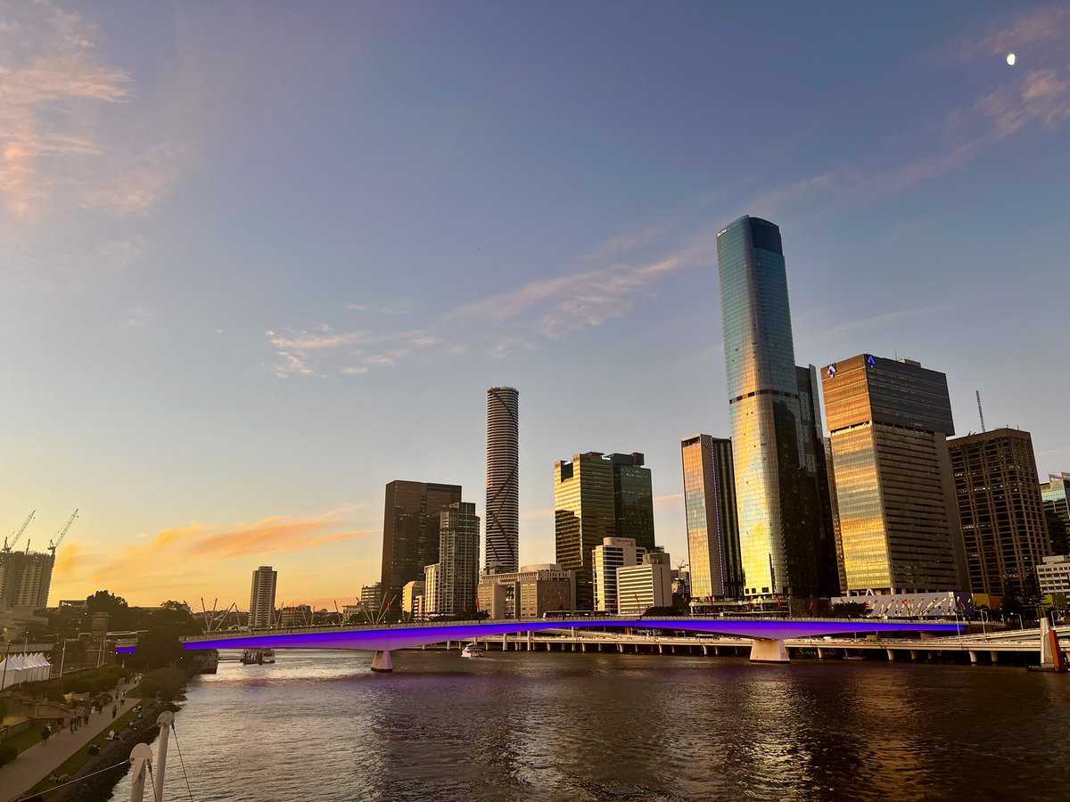 OliviaQLD's tweet image. Happy Friday!
I took these pics of #Brisbane this evening. 
It was so lovely to walk along the river, enjoy the views from the casino sky deck and watch the sun go down after a great day ✨✨✨