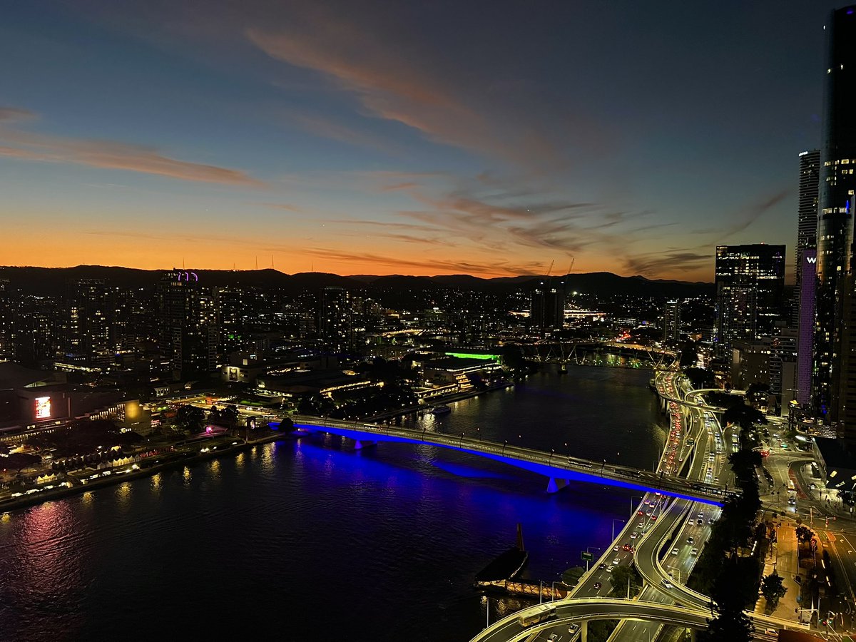 OliviaQLD's tweet image. Happy Friday!
I took these pics of #Brisbane this evening. 
It was so lovely to walk along the river, enjoy the views from the casino sky deck and watch the sun go down after a great day ✨✨✨