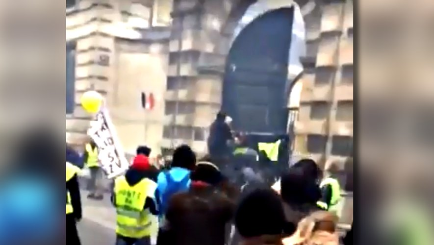 Droitard Bavard 🇫🇷 (VF) tweet media