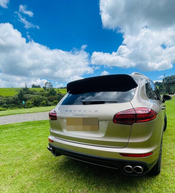 BeyondTarmac's tweet photo. √ 2016 Porsche Cayenne S 🇩🇪
√ Bought Brand New from Porsche Centre Nairobi
√ KSh5.6 Million 
√ Fuel Tank: 100L
√ Mileage: 119,719km
√ Full Service History Available 
√ Registration: KCN
√ Location: Tigoni 🇰🇪 
√ +254733665551

√ 3.6-litre BiTurbo V6
√ 8 AT
√ AWD https://t.co/EMO0ixyuVb