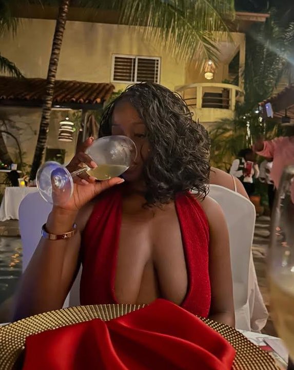 osama ✰ tweet media