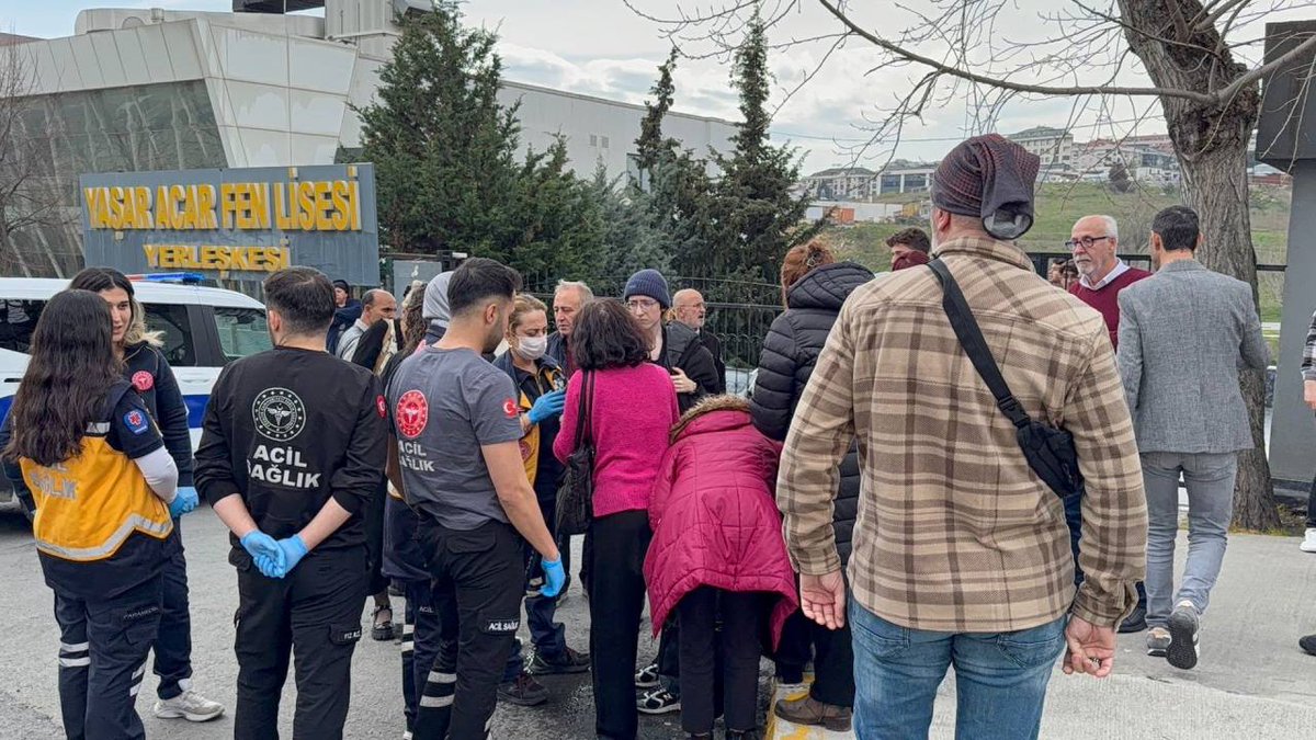 showanahaber's tweet image. İstanbul’da okul laboratuvarında patlama: 4 öğrenci yaralandı

Beylikdüzü'nde fen lisesinin kimya laboratuvarında deney sırasında meydana gelen patlamada 4 öğrenci hafif yaralandı. Öğrencilerin sağlık durumlarının iyi olduğu öğrenildi.

#istanbul #patlama #showhaber