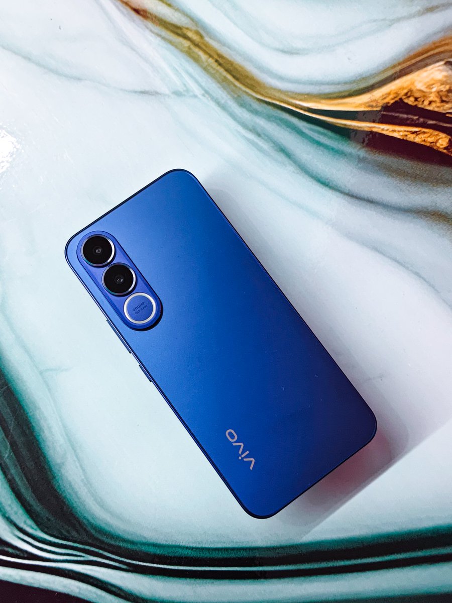 LoserAnant's tweet image. Tried some product photography of the Vivo V70 FE 
How’s the shot? 
Rate this photography out of 10.

vivo V70 FE Launching in India 🇮🇳 on 2 April

#vivoV70FE #vivo