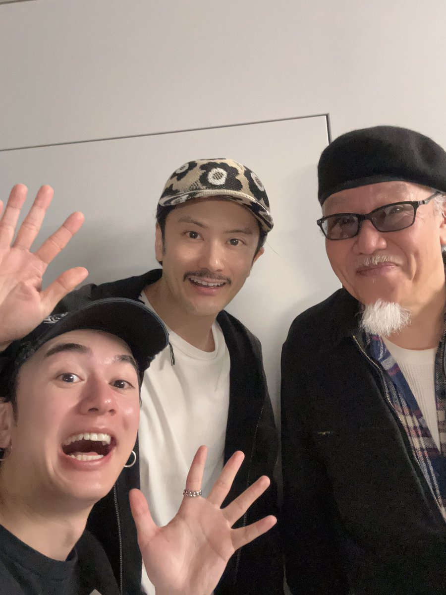 #メリーポピンズ 本日もありがとうございました！プレビュー公演も今日で終わり、いよいよ明日からは本公演です☂️

今日はジョージ・バンクス役小西さんとブーム提督/頭取役コングさんと📷✨

#メリーポピンズ2026