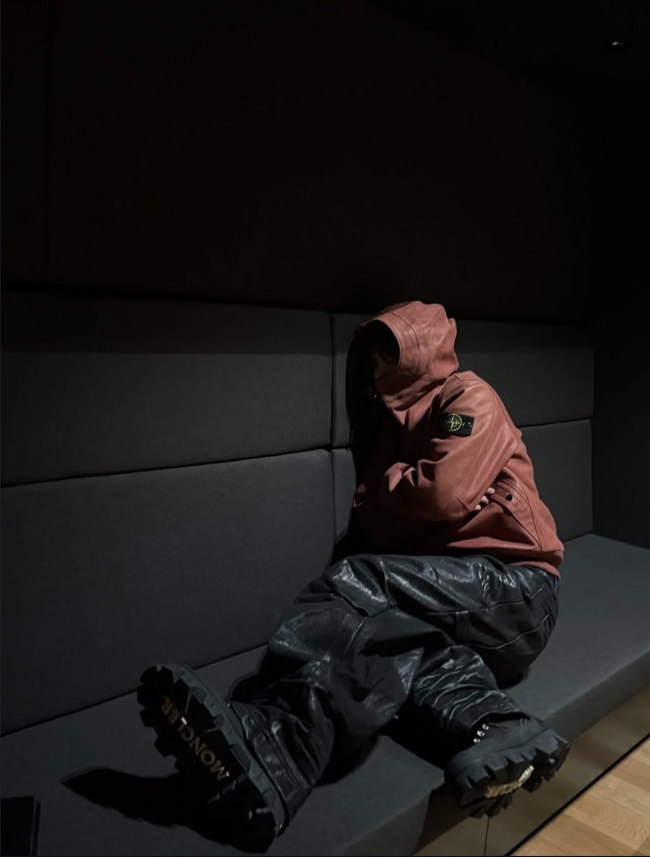 leo archive tweet media