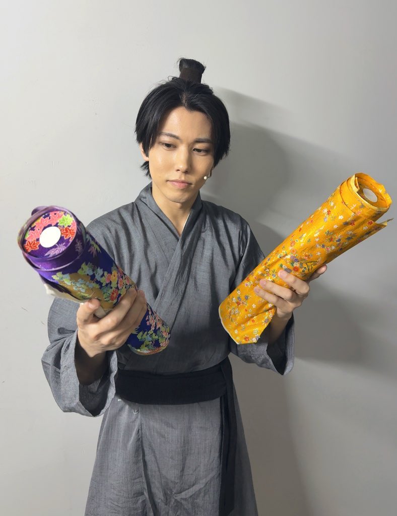 _KAWAIKENTARO_'s tweet photo. 1幕では色んなところで働いてます🙋💬

カーテンコールで藍忘機役の廣瀬さんが
「急須」のお話を。酒屋の雇人の話を
出してくださりありがとうございます！

明日は2公演、よろしくお願いします！
#舞台魔道祖師 #ステそし https://t.co/NPWRPGvlz8