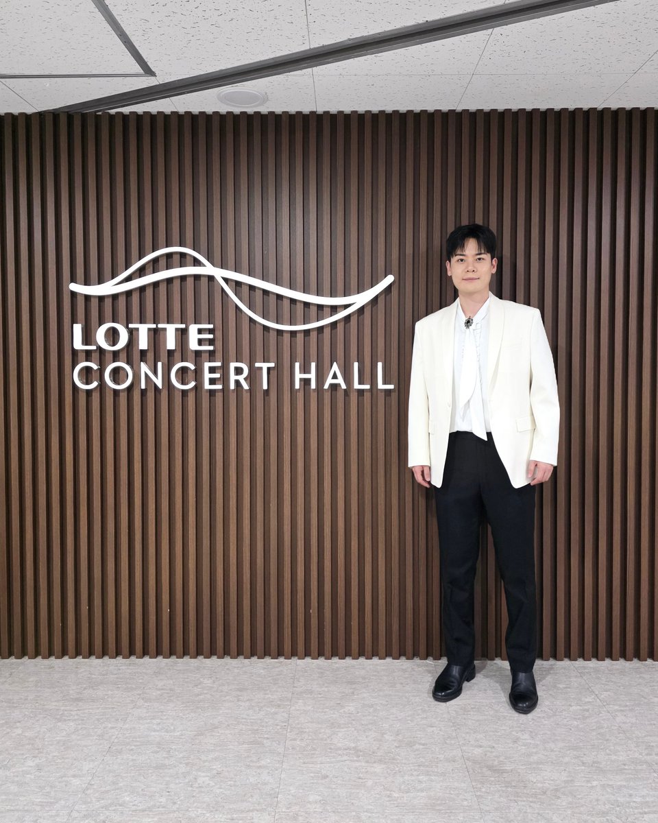 official_lapoem's tweet photo. 2026 롯데 행복나눔 동행콘서트 <SYMPHONY of LOTTE>

봄같이 따뜻한 목소리로
우리의 마음을 적시는 채훈의 노래🎶
함께 즐겨주신 관객분들 감사합니다🫶🏻

🎼Il Mondo, 보리밭, 그대 달려오라, Never Ending Story

#LAPOEM #라포엠 #롯데행복나눔동행콘서트
#SYMPHONYofLOTTE
#유채훈 #YouChaehoon https://t.co/XUKxutyPst