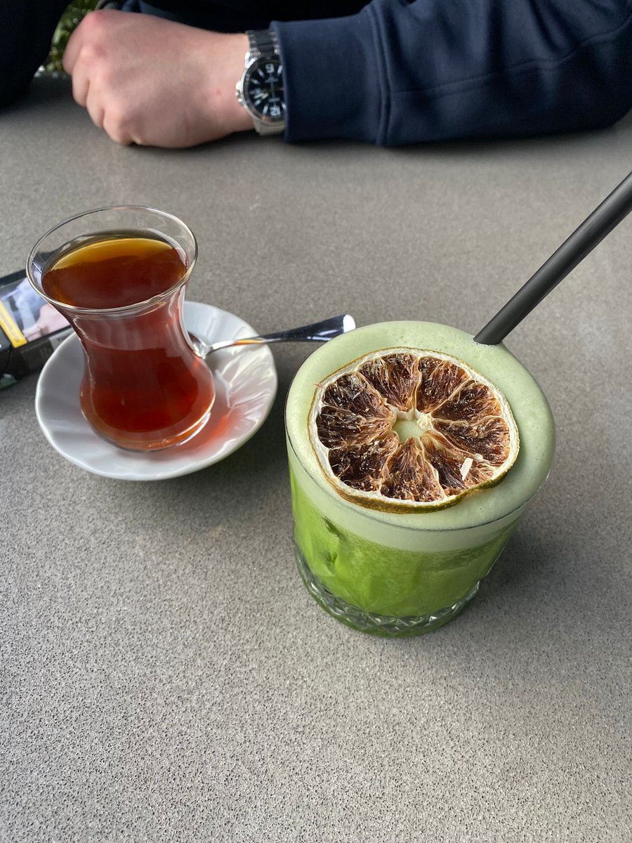 çocuk: bu ne kizim maydonoz suyu mu söyledin 
biz:
çocuk:
biz:
çocuk:
biz: ………..