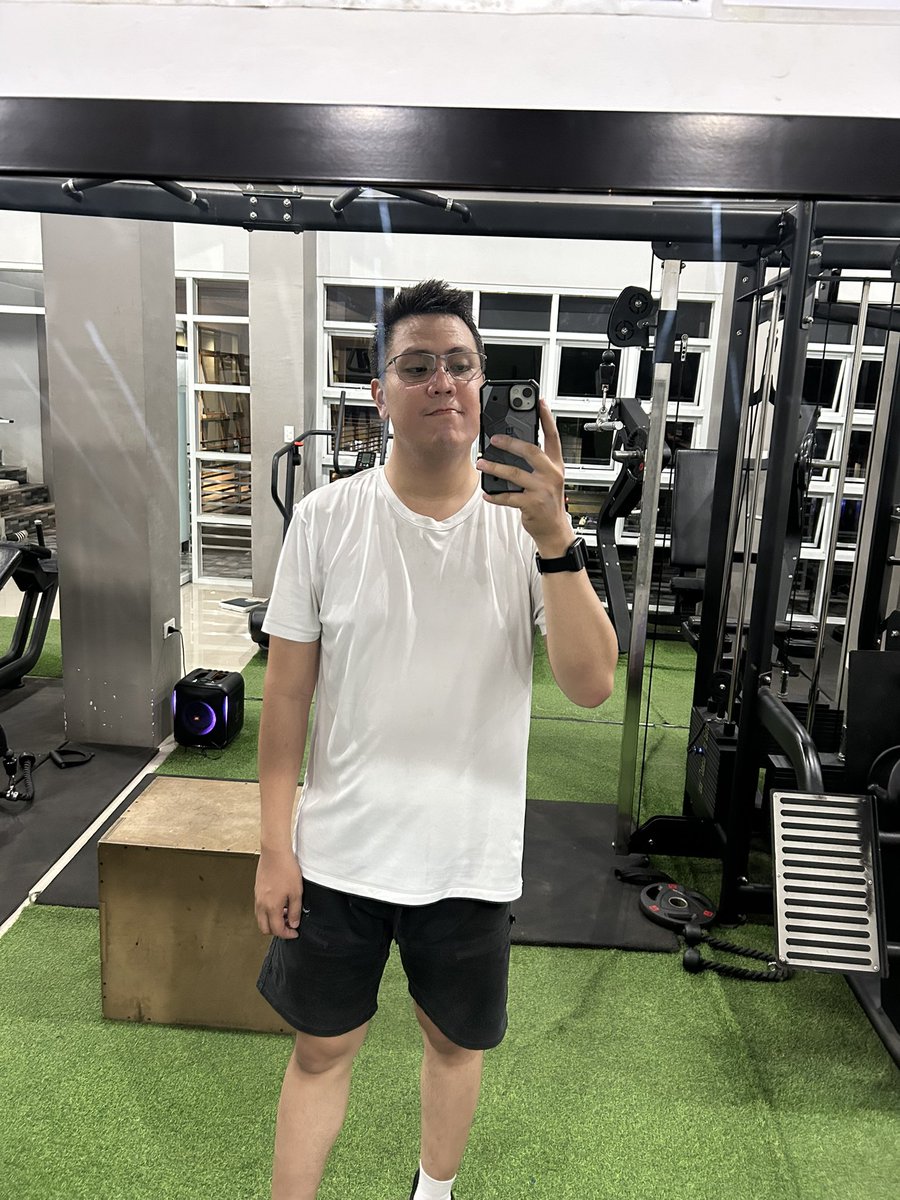 Hugot King💯 tweet media