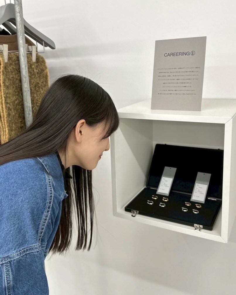 akarin_kjkj's tweet image. DELUXE 2026 
AUTUMN &amp;amp; WINTER EXHIBITION

展示会にリポーターとして伺いました！
なめらかな質感とシンプルな上品さがとても印象的でした！
個人的にレザーのアイテムにすごく惹かれました🫧柔らかい肌触りが魅力的です🤍
#DELUXE