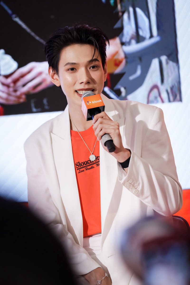 centralwOrld tweet media