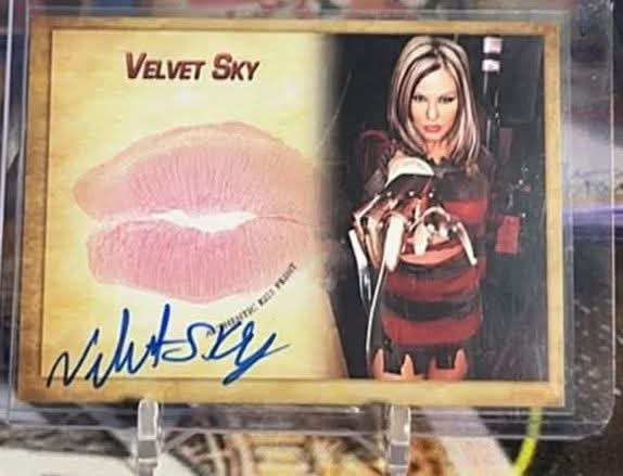 Got this new <a href="/VelVelHoller/">Velvet Sky</a> Kiss Card! It's definitely an awesome one for sure! The Freddy Krueger outfit and glove is an awesome touch!