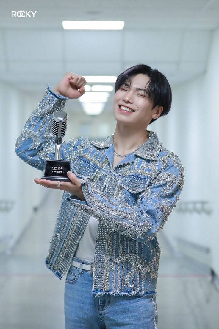 Moon🌙 tweet media