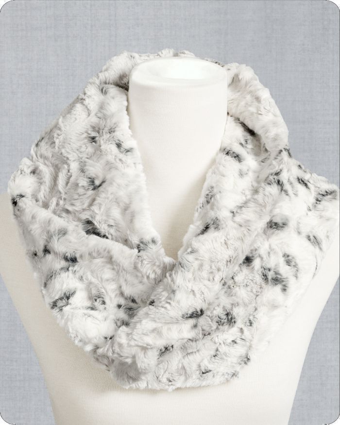 howarths63's tweet photo. https://t.co/iKcX7tX6rQ Make an #exquisite #SCARFKIT that exudes #elegance and #opulence, #Infinity #Scarf that is both #sumptuous and #plush Choose between a stunning #Caviar or a #Snowy #Owl Alloy or Charcoal color. Crafting this #Scarf is a breeze https://t.co/CFcoXsYHaL