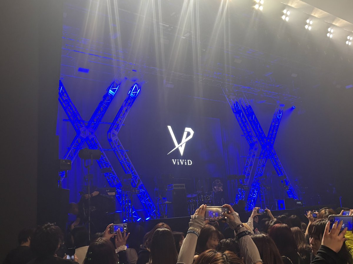 mmmu_h's tweet photo. ViViD、本当に本当に本当にありがとう

わたしの青春、しっかり目に焼き付けたかので帰ります(;_;)
途中で大号泣しすぎてやばかったけど
大事な思い出になりました！

本当にありがとうございました！！
またあえる日がきたらいいな！！ https://t.co/CgXPJRHe73