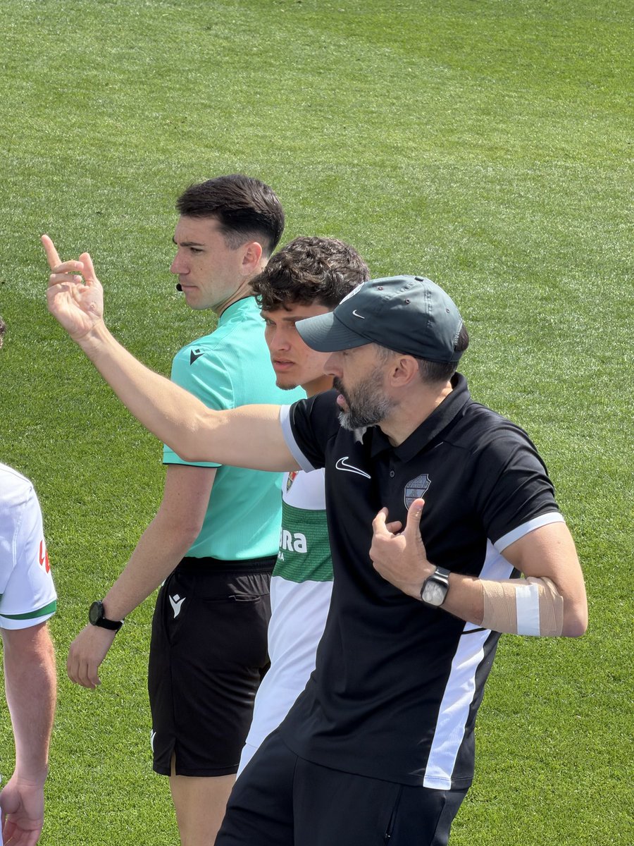 Álex Herráiz (2008, lateral diestro) y Bema Sina (2003, central), también se estrenan. Además, minutos para Iturbe, que ha estado bien. 

Jornada positiva en líneas generales para el Elche. Sin lesiones, buenas sensaciones y victoria contra un equipo Champions.

<a href="/informacion_es/">INFORMACION.es</a>