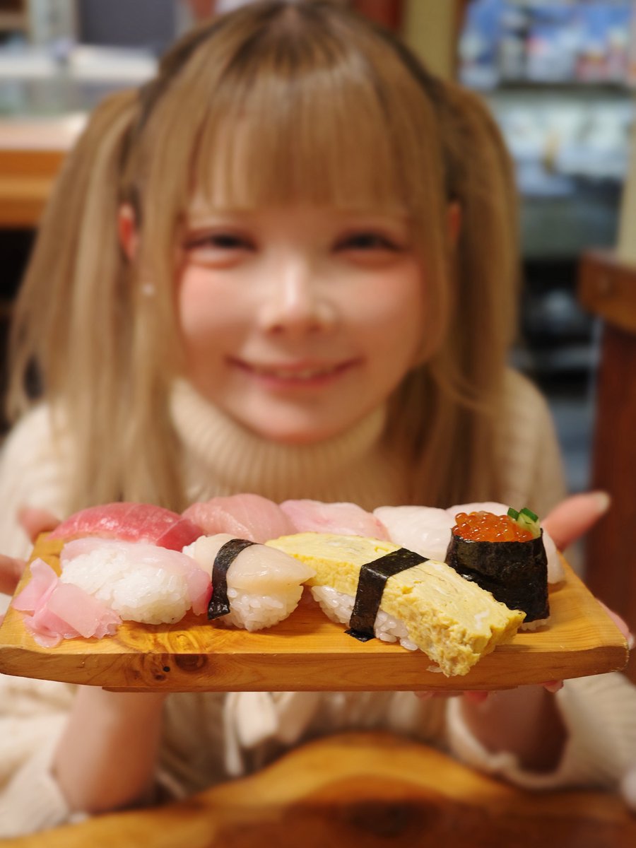 NANIMONO_purin's tweet photo. 田舎のお寿司おいしかった🍣 https://t.co/OqSy6JEUkO